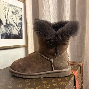 UGG Brown Suede Shearling Button Ankle Boots Y2K 2000s